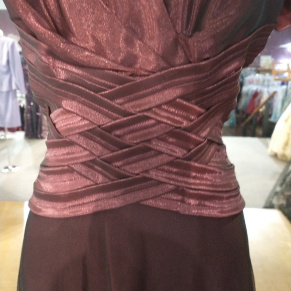 Formal dress - Picture 4 of 6